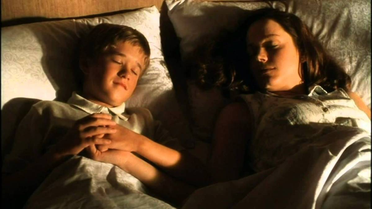 Haley Joel Osment as David and Frances O'Connor as Monica in Steven Spielberg's 'A.I.'