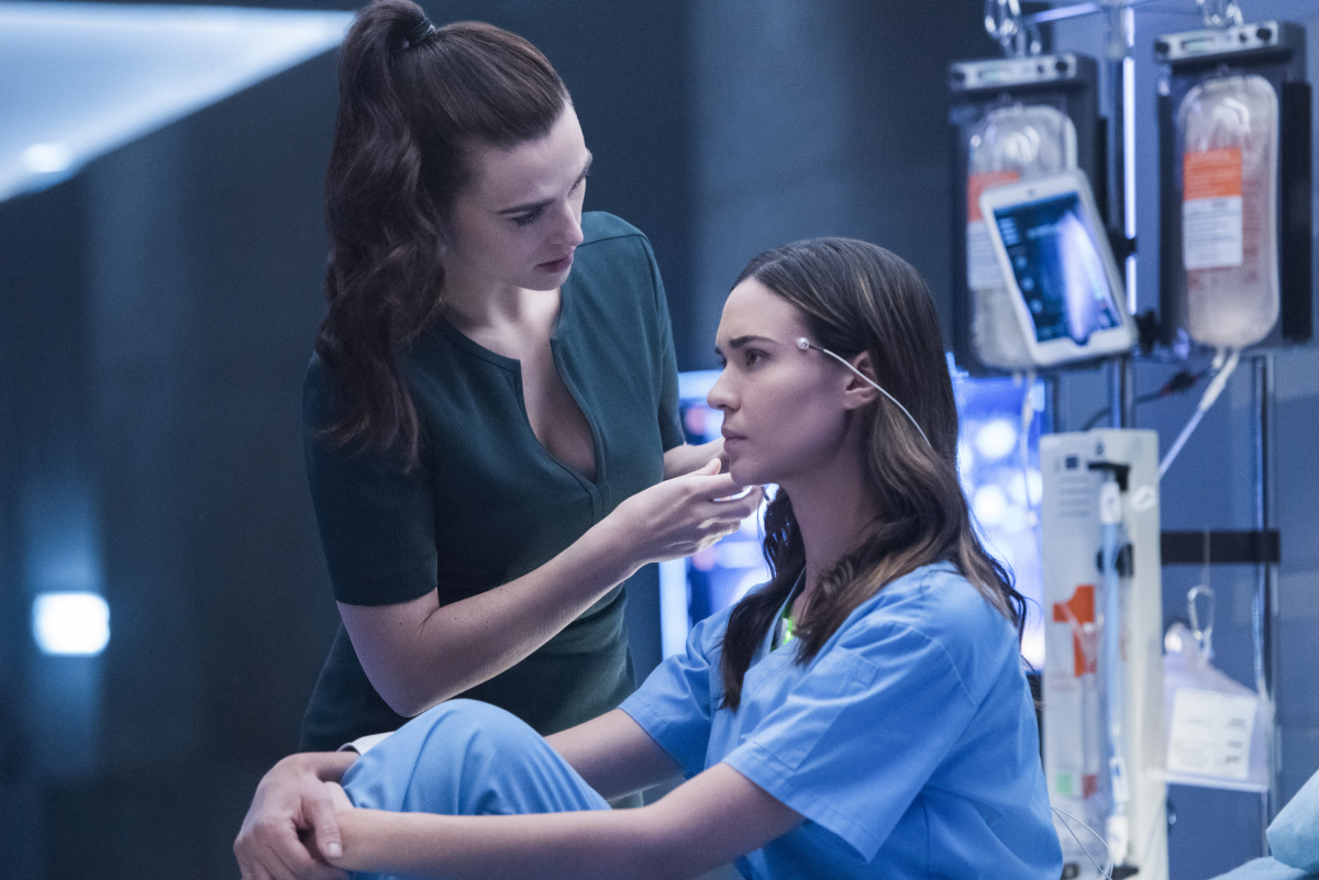 Supergirl -- "Of Two Minds" -- Pictured (L-R): Katie McGrath as Lena Luthor and Odette Annable as Samantha Arias/Reign -- © 2018 The CW Network, LLC. All rights reserved.
