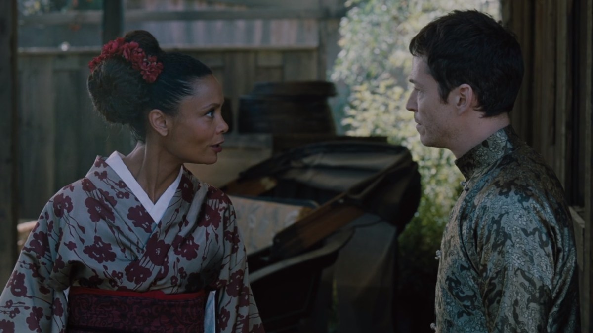 Thandie Newton as Maeve and Simon Quarterman as Lee on HBO's 'Westworld'