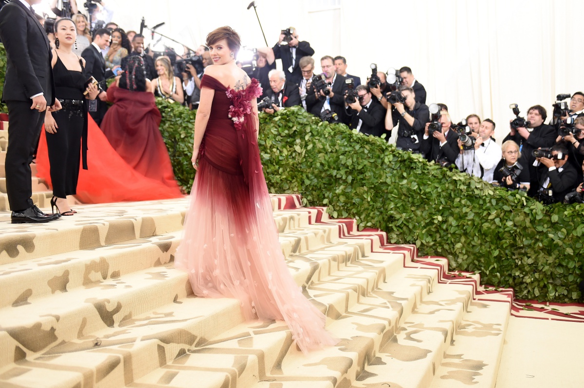 Scarlett Johansson attends the Heavenly Bodies: Fashion