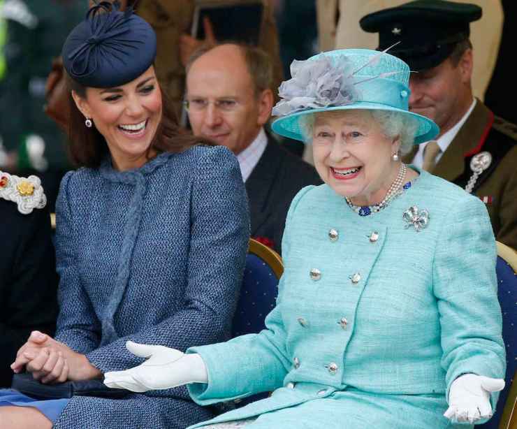 Queen Elizabeth II trump brooch trolling