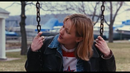 Joey Lauren Adams in Chasing Amy (1997)