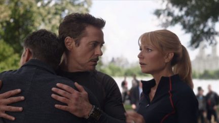 bruce tony hug avengers infinity war