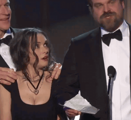 winona ryder makes faces at the oscars