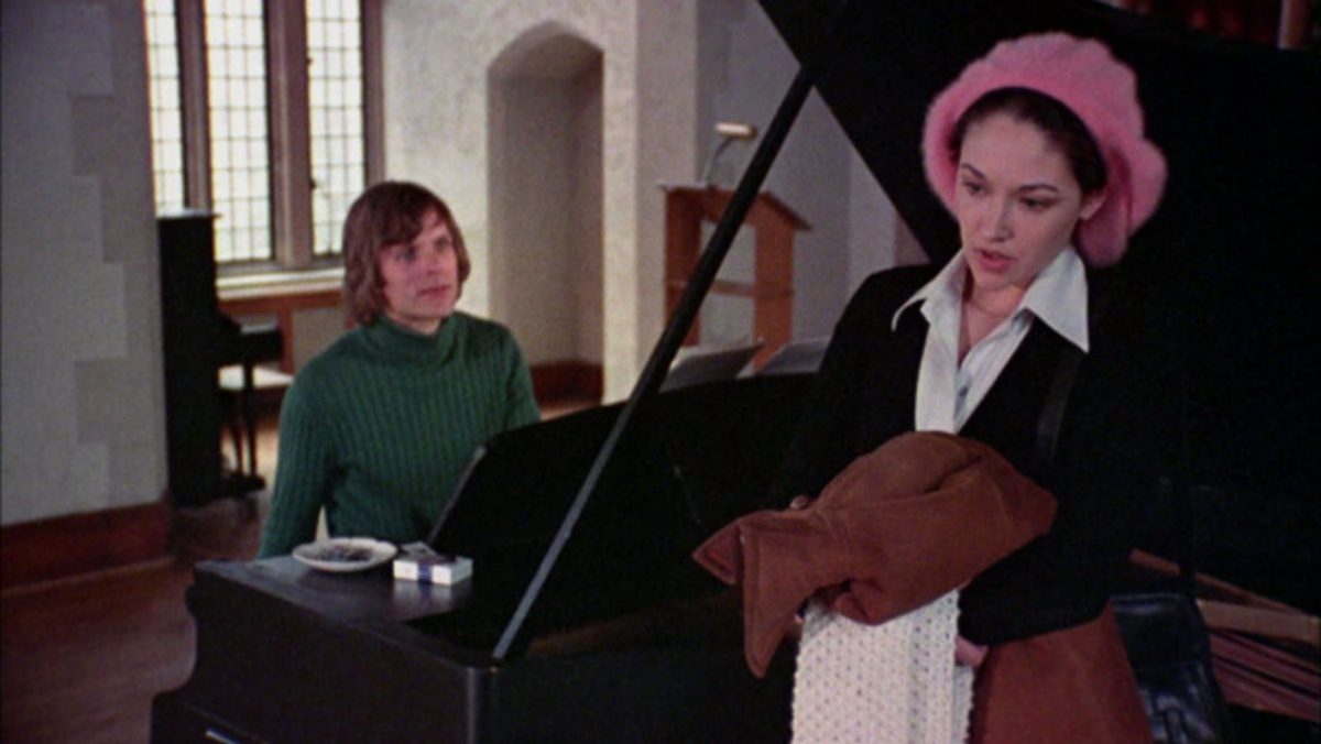 Keir Dullea and Olivia Hussey in Black Christmas (1974), as Olivia's character Jess tells her boyfriend about her pregnancy and intention to get an abortion
