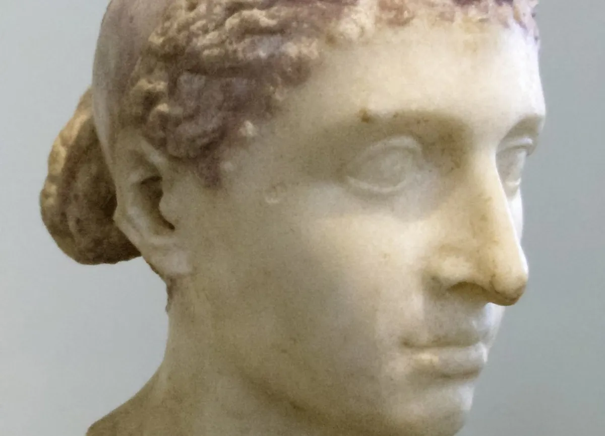 Photograph of an ancient Roman marble sculpture of Cleopatra VII's head as displayed at the Altes Museum in Berlin