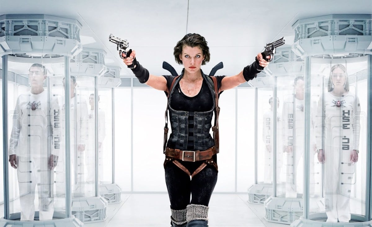 Milla Jovovich brandishes guns in Resident Evil.