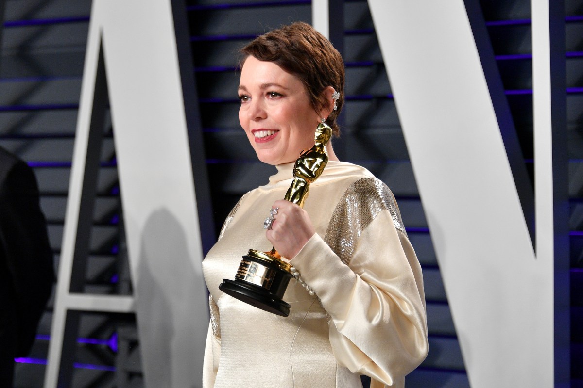 Olivia Colman holding her Oscar.