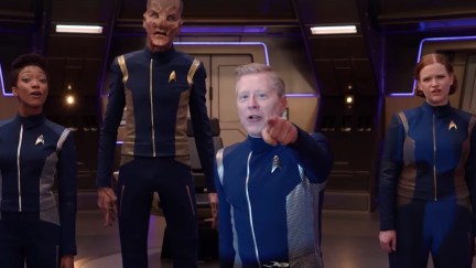 Star Trek Discovery's cast sings RENT