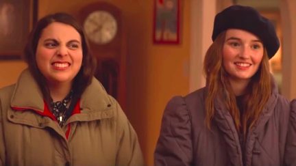 Amy (Kaitlyn Dever) and Molly (Beanie Feldstein) in Booksmart.