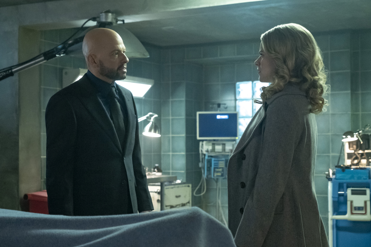 Eve Tessmacher and Lex Luthor talk on The CW's Supergirl.