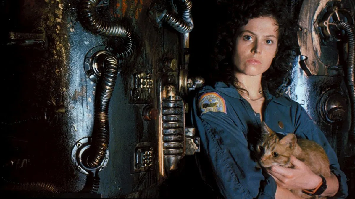 sigourney weaver and jonesy the cat in Ridley Scott's Alien.