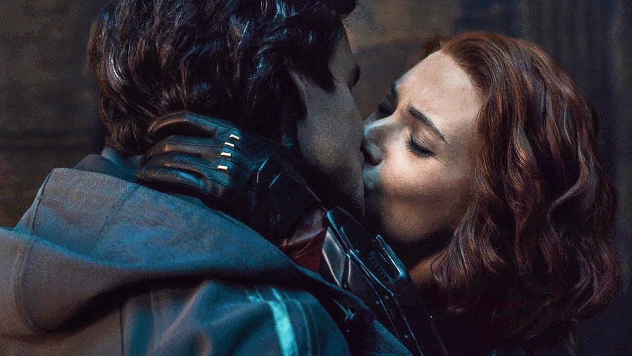 Bruce Banner and Natasha Romanoff kiss Age of Ultron