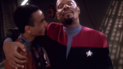 Avery Brooks and Cirroc Lofton as Benjamin Sisko and Jake Sisko in Star Trek: Deep Space Nine (1993)