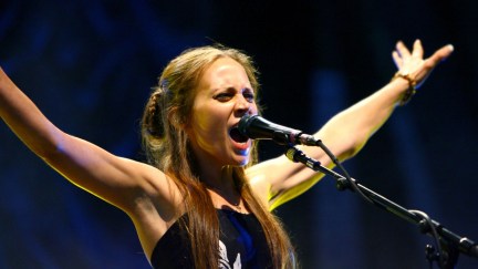 Musician Fiona Apple performs live with Nickel Creek at Rumsey Playfield in Central Park August 14, 2007 in New York City. (Photo by Scott Wintrow/Getty Images)