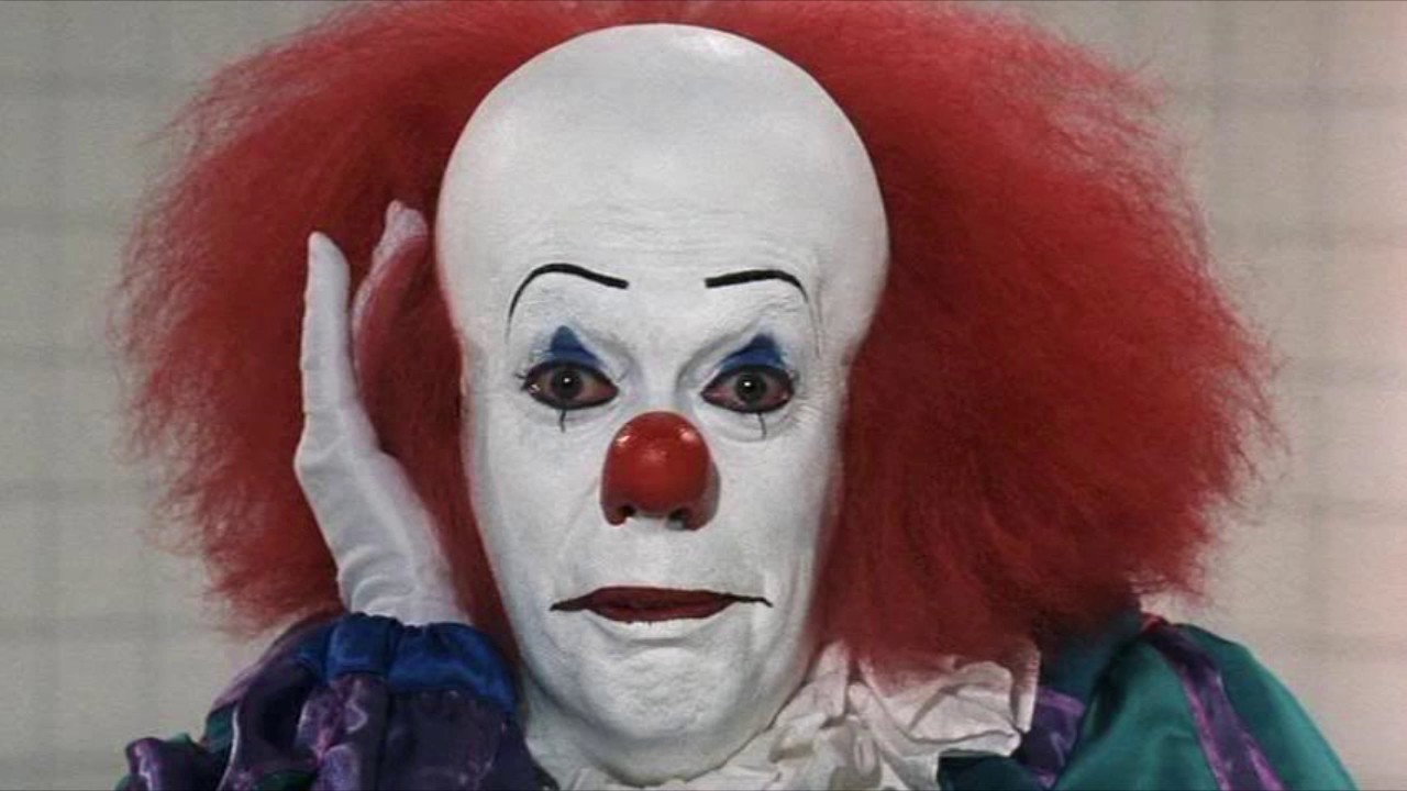 IT (Tim Curry) strikes a pose in the 1990 IT miniseries.