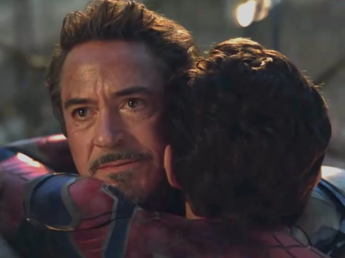 Tony Stark and Peter Parker hug in Marvel's Avengers: Endgame.