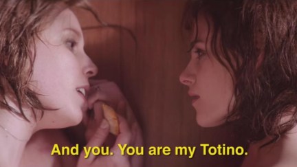 Kristen Stewart and Vanessa Bayer in Saturday Night Live (1975)