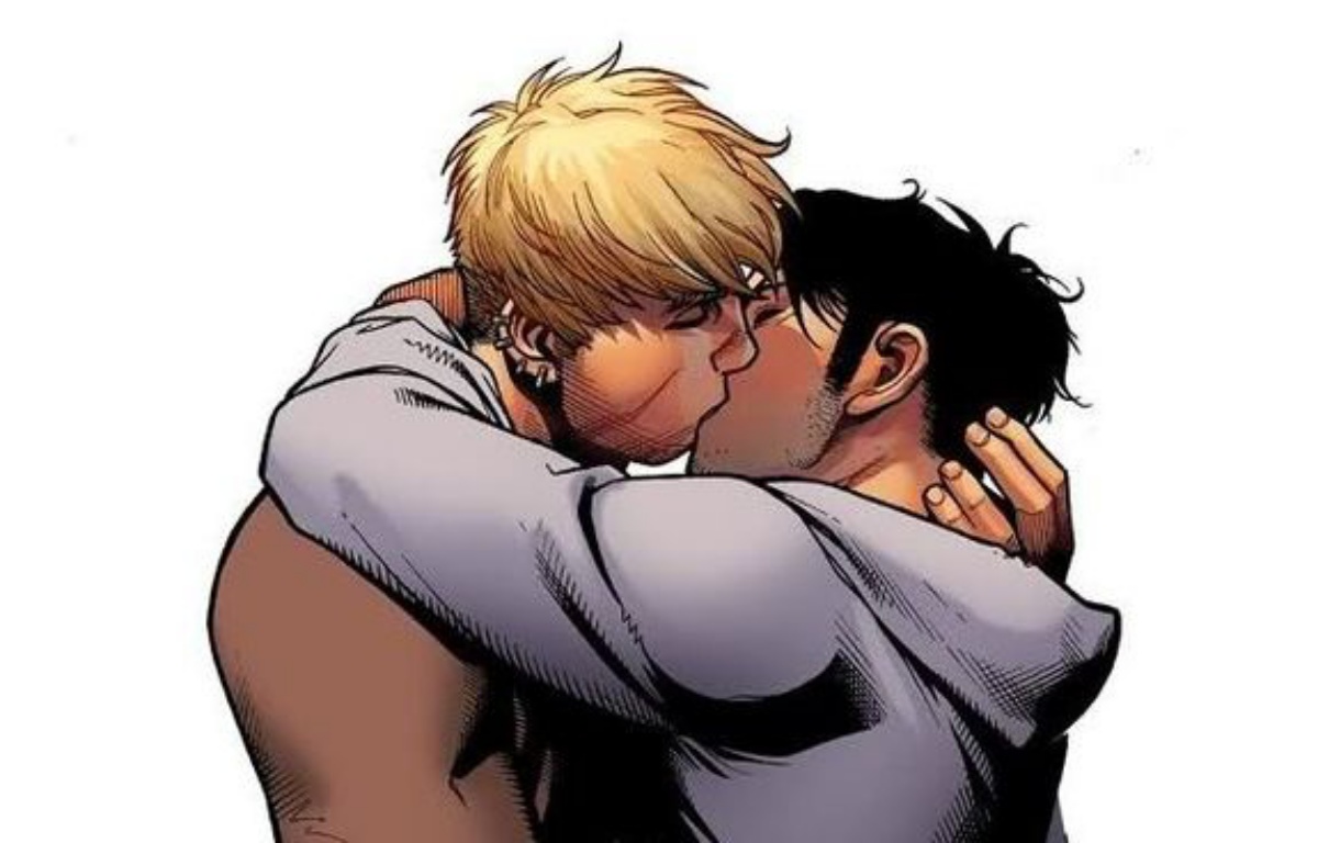 Kiss between Avengers Wiccan and Hulking