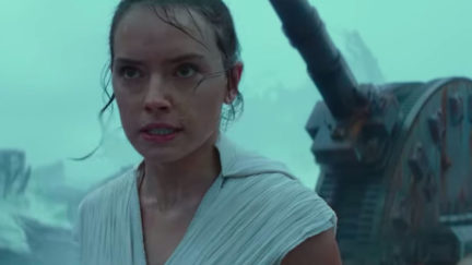 Rey, standing on ruins of Death Star II in the rain, looking pissed off in Rise of Skywalker trailer.