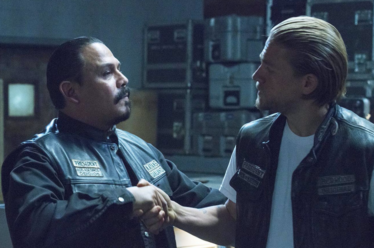 Charlie Hunnam and Emilio Rivera in Sons of Anarchy (2008)