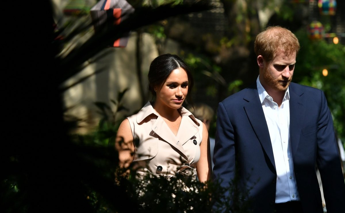 JOHANNESBURG, SOUTH AFRICA - OCTOBER 02: Prince Harry, Duke of Sussex and Meghan, Duchess of Sussex arrive at the Creative Industries and Business Reception at the British High Commissioners residence to meet with representatives of the British and South African business communities, including local youth entrepreneurs, on day ten of their tour in Africa on October 2, 2019 in Johannesburg, South Africa. (Photo by Dominic Lipinski - Pool/Getty Images)