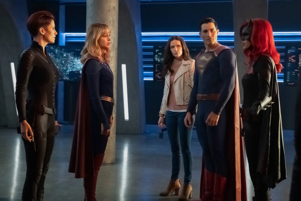 Supergirl -- "Crisis on Infinite Earths: Part One" -- Image Number: SPG509b_0093r.jpg -- Pictured (L-R): Chyler Leigh as Alex Danvers, Melissa Benoist as Kara/Supergirl, Elizabeth Tulloch as Lois Lane, Tyler Hoechlin as Clark Kent/Superman and Ruby Rose as Kate Kane/Batwoman -- Photo: Katie Yu/The CW -- © 2019 The CW Network, LLC. All Rights Reserved.