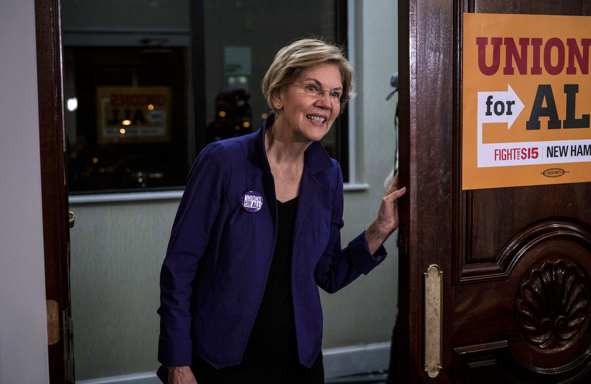 Elizabeth Warren enters a pro-union event.
