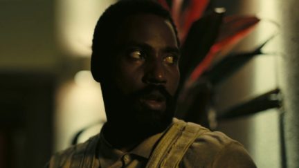 trailer screenshot of john david washington in tenet
