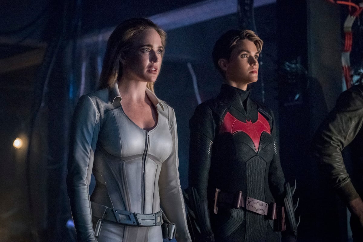 Arrow -- "Crisis on Infinite Earths: Part Four" -- Image Number: AR808B_0131r.jpg -- Pictured (L-R): Caity Lotz as Sara Lance/White Canary and Ruby Rose as Kate Kane/Batwoman -- Photo: Dean Buscher/The CW -- © 2019 The CW Network, LLC. All Rights Reserved.