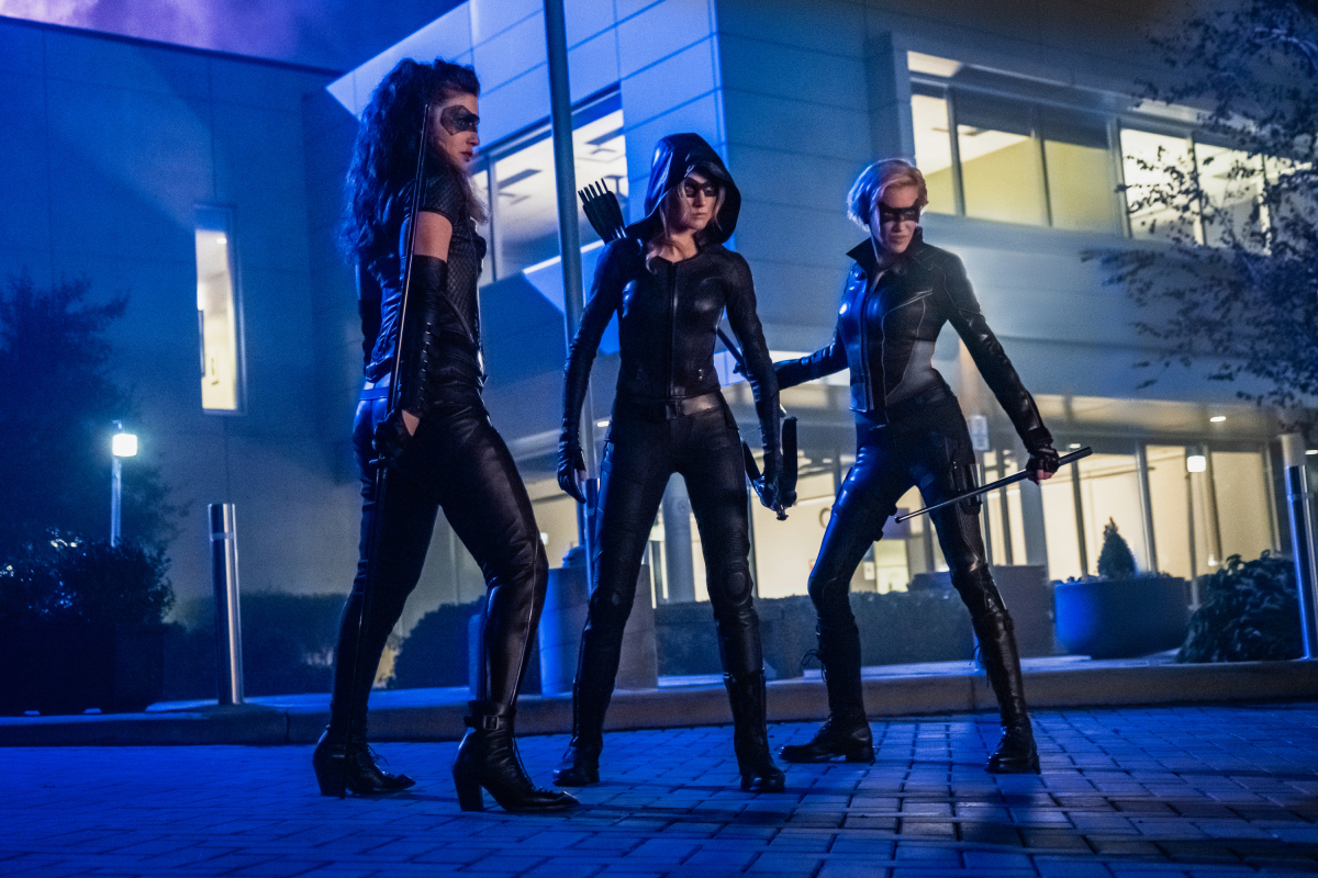 Arrow -- "Green Arrow & The Canaries" -- Image Number: AR809a_0094r.jpg -- Pictured (L-R): Juliana Harkavy as Dinah Drake/Black Canary, Katherine McNamara as Mia and Katie Cassidy as Laurel Lance/Black Siren -- Photo: Katie Yu/The CW -- © 2020 The CW Network, LLC. All Rights Reserved.