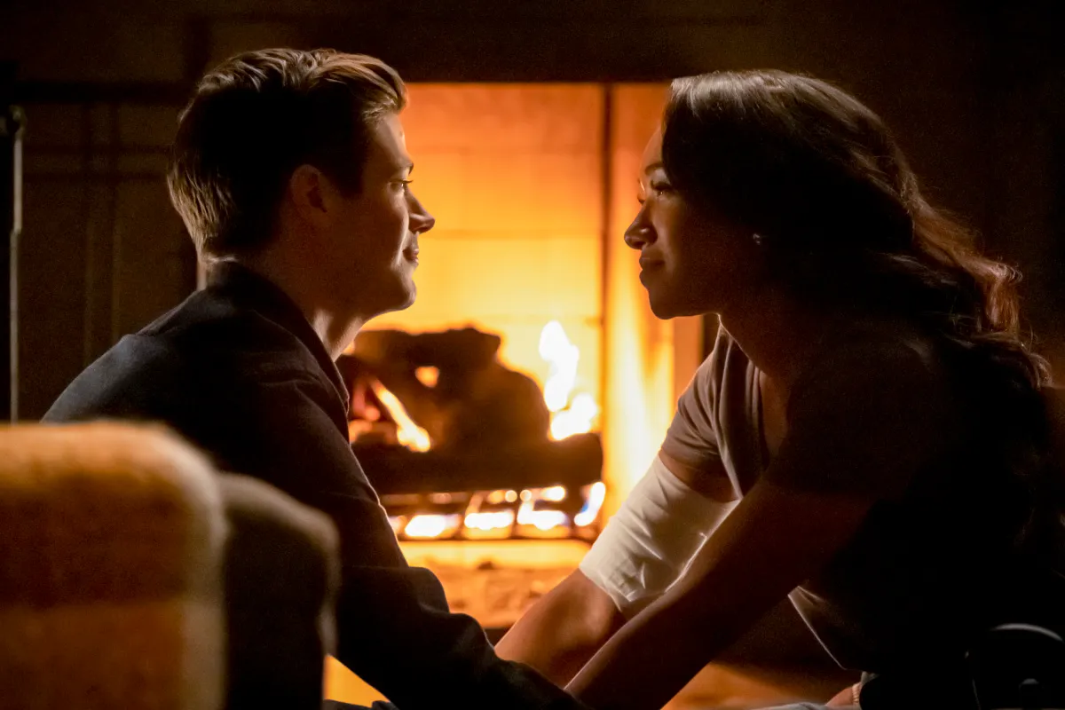 The Flash -- "Marathon" -- Image Number: FLA610b_0239b.jpg -- Pictured (L-R): Grant Gustin as Barry Allen and Candice Patton as Iris West - Allen -- Photo: Katie Yu/The CW -- © 2019 The CW Network, LLC. All Rights Reserved.