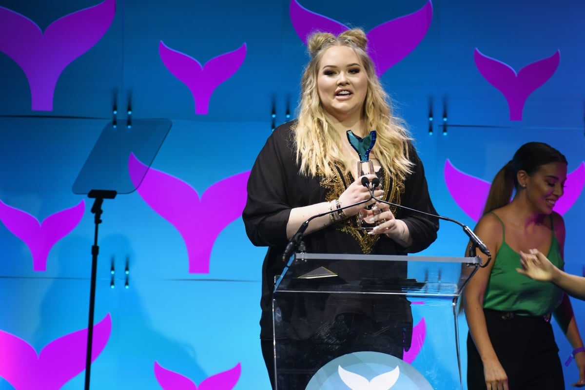 NEW YORK, NY - APRIL 23: Nikkie de Jager of Nikki Tutorials accepts an award on stage at the The 9th Annual Shorty Awards on April 23, 2017 in New York City. (Photo by Dave Kotinsky/Getty Images for Shorty Awards)
