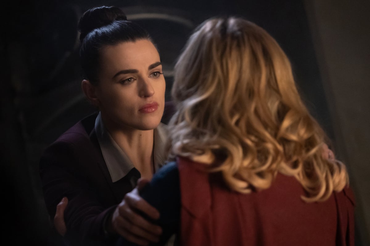 Supergirl -- "ItÕs a Super Life" -- Image Number: SPG513b_0004r.jpg -- Pictured (L-R): Katie McGrath as Lena Luthor and Melissa Benoist as Kara/Supergirl -- Photo: Katie Yu/The CW -- © 2020 The CW Network, LLC. All rights reserved.