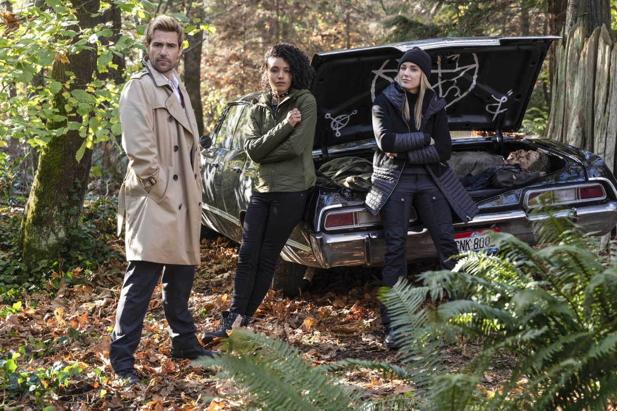 Legends of Tomorrow -- "Zari Not Zari" -- Image Number: LGN509b_0500b.jpg -- Pictured (L-R): Matt Ryan as Constantine, Maisie Richardson-Sellers as Charlie and Caity Lotz as Sara Lance/White Canary -- Photo: Michael Courtney/The CW -- © 2020 The CW Network, LLC. All Rights Reserved.