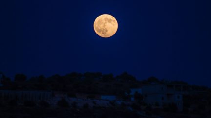 full moon in the night sky