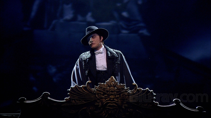 Screencap, ramin karimloo as the phantom in the phantom of the opera 25th anniversary concert, Universal.