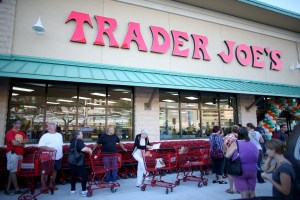 Trader Joe's Mini Tote Bag Craze Explained The Mary Sue