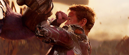 Tony Stark fighting Thanos in Infinity War
