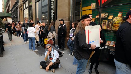 ob Zombie Signs Copies Of 