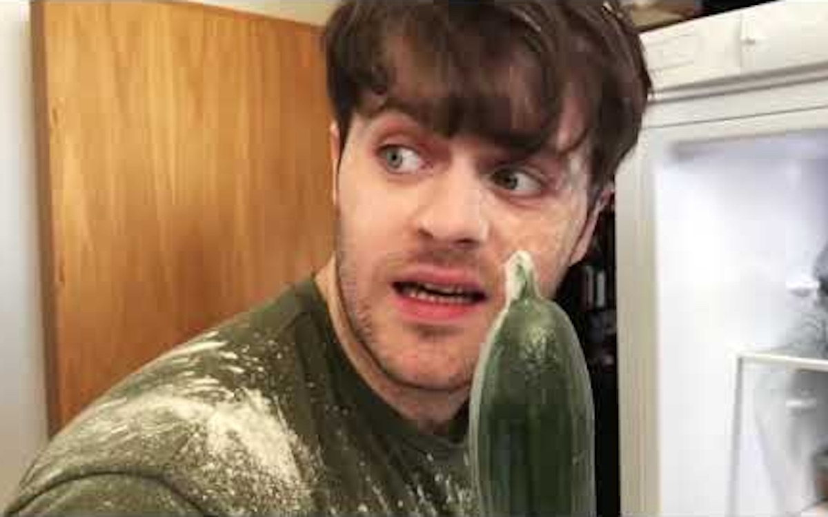 Joey Batey's great witcher bake off video