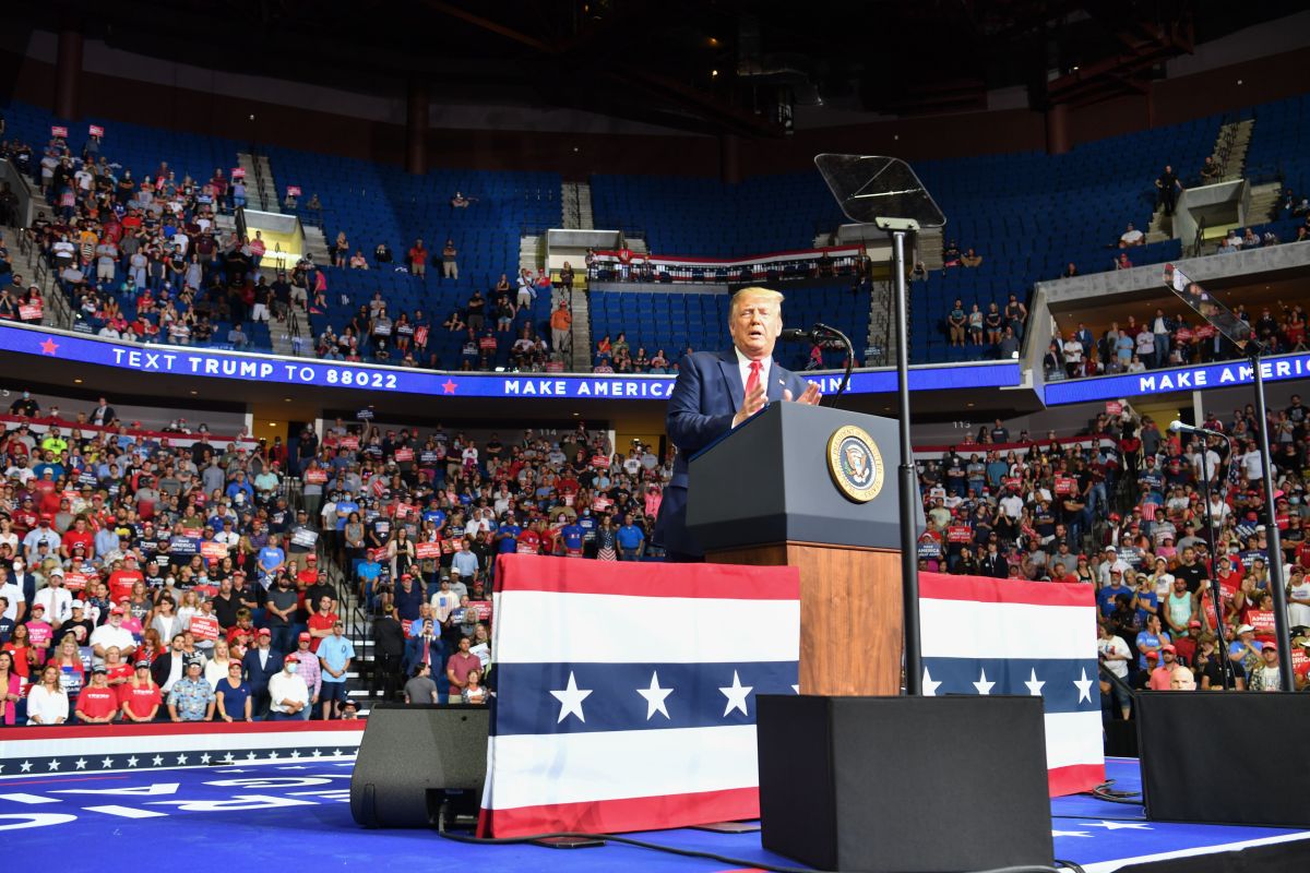 TOPSHOT - The upper section is seen partially empty as US President Donald Trump speaks during a campaign rally at the BOK Center on June 20, 2020 in Tulsa, Oklahoma. - Hundreds of supporters lined up early for Donald Trump's first political rally in months, saying the risk of contracting COVID-19 in a big, packed arena would not keep them from hearing the president's campaign message. (Photo by Nicholas Kamm / AFP) (Photo by NICHOLAS KAMM/AFP via Getty Images)