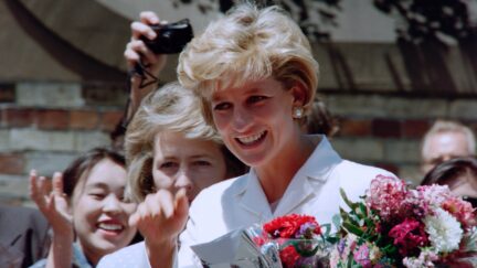 Diana, Princess of Wales, smiles as she meets wellwishers outside St Vincent's Hospice in Sydney on November 2, 1996, her last official engagement in Australia. Diana departs Sydney on November 3 after a four-day private visit. / AFP PHOTO / Torsten BLACKWOOD (Photo credit should read TORSTEN BLACKWOOD/AFP via Getty Images)