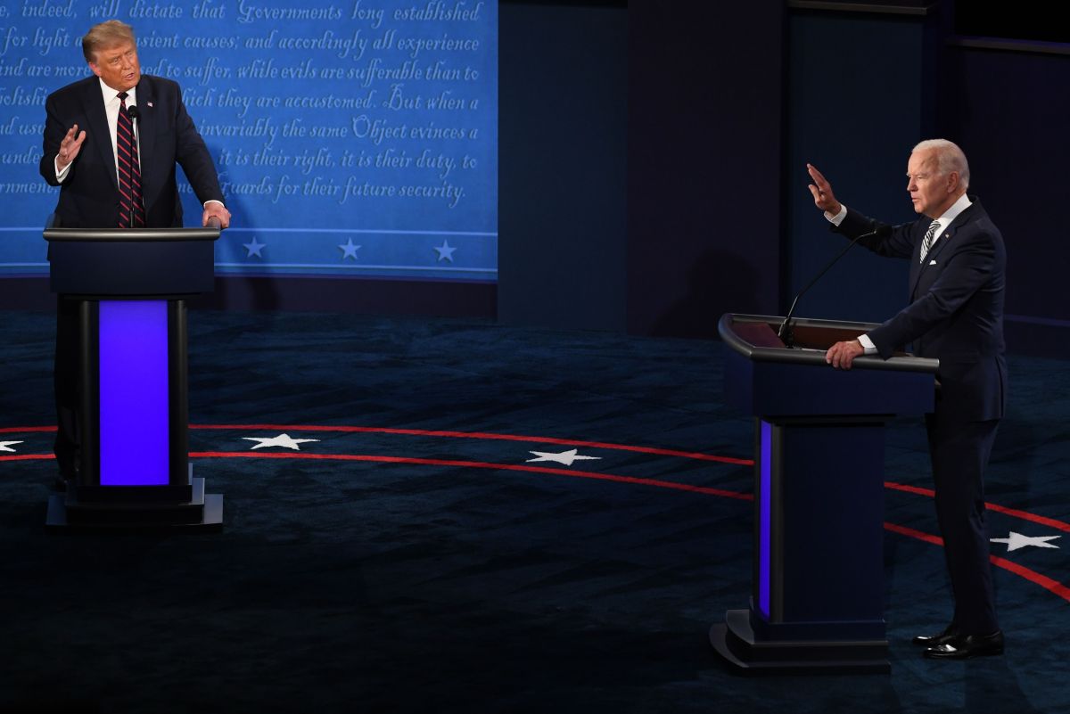 Democratic Presidential candidate and former US Vice President Joe Biden (R) and US President Donald Trump take part in the first presidential debate at Case Western Reserve University and Cleveland Clinic in Cleveland, Ohio, on September 29, 2020. (Photo by SAUL LOEB / AFP) (Photo by SAUL LOEB/AFP via Getty Images)