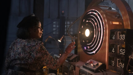 Hippolyta fixes a time machine