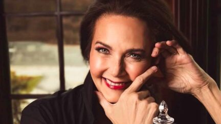 Lynda Carter headshot.