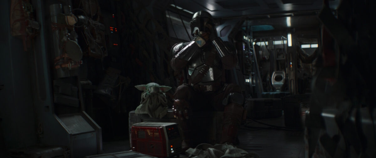 baby yoda eating with his dadalorian