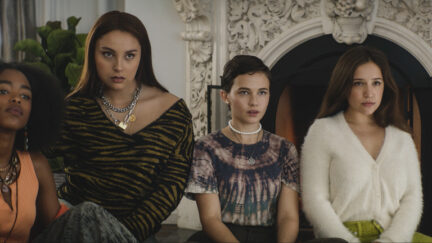 (l-r) Tabby (Lovie Simone), Lourdes (Zoey Luna), Lily (Cailee Spaeny), and Frankie (Gideon Adlon) deep in conversation in Columbia Pictures' THE CRAFT: LEGACY.
