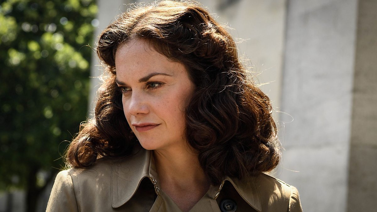 Mrs. Coulter (Ruth Wilson) on HBO