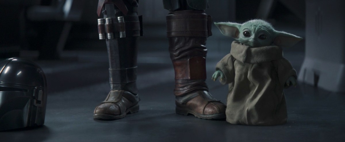 grogu looking at luke and r2d2 like who are you